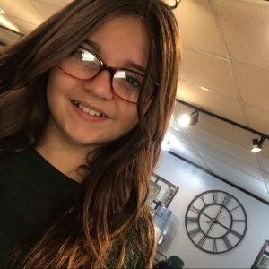 Meet your Posher, Adriana